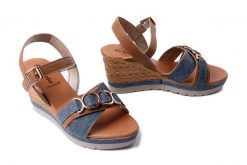 INBLU FG-41 021 camel, sandały damskie. Brązowe sandały Inblu, bez wzorów, bez obcasa, na koturnie, bez zapięcia. Za 90.23 zł.