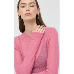 Victoria Beckham sweter wełniany damski kolor różowy lekki. Czerwone swetry VICTORIA BECKHAM, m, bez wzorów, z dzianiny, bez ramiączek. W wyprzedaży za 1,049.90 zł.