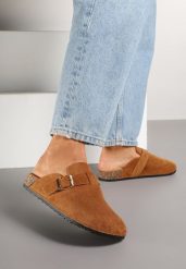 Brązowe Klapki Ozdobione Klamrą na Pasku Zelevelis. Brązowe klapki Renee, bez wzorów, z jeansu, eleganckie, bez obcasa, na obcasie, bez zapięcia. W wyprzedaży za 67.49 zł.
