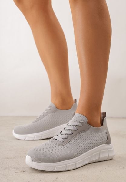 Szare Minimalistyczne Buty Sportowe z Siateczki na Tłoczonej Podeszwie Zanera. Szare buty treningowe Born2be, bez wzorów, z jeansu, bez zapięcia, na fitness i siłownię. Za 79.99 zł.