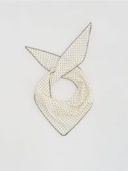 Trójkątna chusta - biały. Białe chusty Reserved, bez wzorów. Za 49.99 zł.