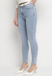 Jasnoniebieskie Bawełniane Jeansy o Kroju Slim Felanna. Niebieskie jeansy Born2be, z aplikacjami, z bawełny. Za 139.99 zł.
