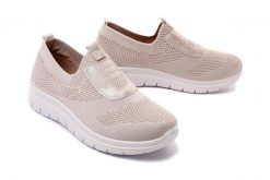 ARTIKER RELAKS 48C1321 beżowy, półbuty damskie. Brązowe półbuty wsuwane Artiker Relaks, bez wzorów, bez obcasa. Za 124.90 zł.