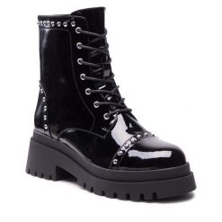 Trzewiki DeeZee. Czarne botki DeeZee, bez wzorów, bez obcasa, na płaskiej podeszwie, bez zapięcia. Za 139.99 zł.