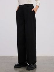 BGN Spodnie w kolorze czarnym rozmiar: 34. Czarne spodnie materiałowe BGN, bez wzorów, z materiału, z podwyższonym stanem. Za 149.31 zł.