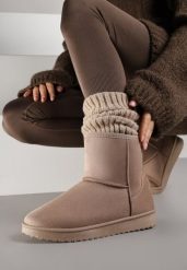 Ciemnobeżowe Śniegowce z Przeszyciami po Bokach Retena. Brązowe śniegowce Renee, bez wzorów, z jeansu, bez zapięcia. Za 79.99 zł.