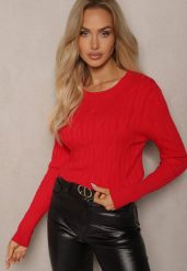 Czerwony Sweter z Wiskozą i Ozdobnym Splotem Saviana. Czerwone swetry Renee, bez wzorów, z jeansu, casualowe, bez ramiączek. Za 74.99 zł.