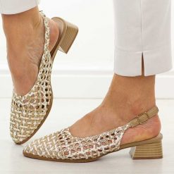 Beżowe przewiewne czółenka damskie T.Sokolski 139. Brązowe czółenka Sokolski, na lato, bez wzorów, z jeansu, biznesowe, bez obcasa, na obcasie, bez zapięcia. W wyprzedaży za 192.72 zł.