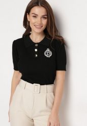 Czarna Wiskozowa Bluzka Polo w Prążki z Guzikami Naszywką i Cyrkoniami Nattia. Czarne bluzki Born2be, z aplikacjami, z wiskozy, bez kołnierzyka, bez ramiączek. Za 129.99 zł.