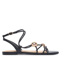 Sandały Guess. Czarne sandały Guess, z aplikacjami, bez obcasa, na płaskiej podeszwie, bez zapięcia. Za 494.99 zł.