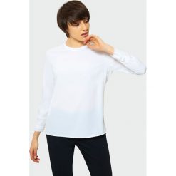 Elegancka biała bluzka. Białe bluzki Greenpoint, bez wzorów, z poliesteru, eleganckie, bez kołnierzyka, bez ramiączek. Za 29.99 zł.