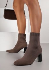Brązowe Botki Vices na Geometrycznym Obcasie z Elastyczną Cholewką Adinelle. Brązowe botki Born2be, bez wzorów, bez obcasa, na obcasie, bez zapięcia. Za 139.99 zł.