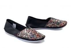 MACIEJKA 1930B-01/00-0 czarny + kwiaty, baleriny damskie. Czarne baleriny Maciejka, bez wzorów, ze skóry, bez obcasa, bez zapięcia. Za 219.90 zł.