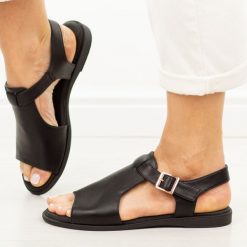 Czarne skórzane płaskie sandały damskie Cambell 19391. Czarne sandały Cambell, bez wzorów, z jeansu, casualowe, bez obcasa, na płaskiej podeszwie, bez zapięcia. Za 219.00 zł.