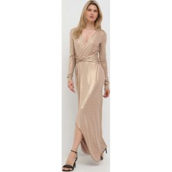 Patrizia Pepe sukienka kolor złoty maxi rozkloszowana. Żółte sukienki Patrizia Pepe, bez wzorów, bez kołnierzyka, bez ramiączek, maxi, rozkloszowane. Za 1,339.90 zł.