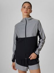 4F Kurtka do biegania odblaskowa damska - czarna S. Czarne kurtki do biegania 4f, l, bez wzorów, z materiału, bez kaptura, do biegania. Za 349.99 zł.