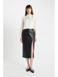 DeFacto Spódnica w kolorze czarnym ze skóry syntetycznej rozmiar: 40. Czarne spódnice DeFacto, bez wzorów, ze skóry, midi. Za 143.99 zł.