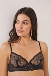 Women'secret biustonosz Sense High Caprice kolor czarny koronkowy wzorzysty. Czarne biustonosze women'secret, bez wzorów, z koronki. W wyprzedaży za 109.99 zł.