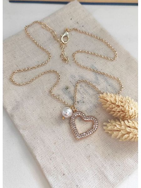 Atelier MIU Pozłacany naszyjnik z zawieszką - dł. 42 cm rozmiar: onesize. Białe naszyjniki atelier MIU, z materiału, z cyrkonią, pozłacane. Za 56.93 zł.