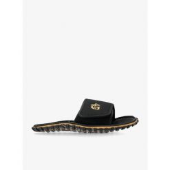 Klapki Gumbies Strider Slides. Czarne klapki Gumbies, bez wzorów, bez obcasa, bez zapięcia. Za 92.99 zł.