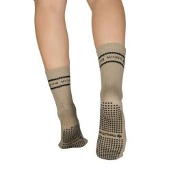 Skarpetki antypoślizgowe Pilates – taupe. Brązowe skarpetki MEWAVE, z aplikacjami, z bawełny. Za 151.25 zł.