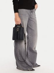 Guess Torebka Erenia Mini HWSO78 38750 Szary. Szare torebki klasyczne Guess, z aplikacjami, ze skóry, bez dodatków. Za 379.99 zł.