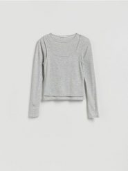 Prążkowana bluzka dwuwarstwowa - jasnoszary. Szare bluzki Reserved, l, bez wzorów, z dzianiny, bez kołnierzyka, bez ramiączek. Za 79.99 zł.