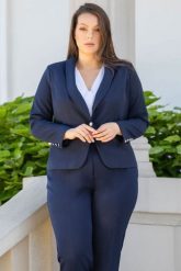 Żakiet elegancki wizytowy do kompletu MELA granatowy. Niebieskie marynarki i żakiety KARKO, plus size, bez wzorów, z elastanu, eleganckie, bez ramiączek. Za 259.50 zł.