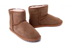 EMU AUSTRALIA T10103 Wallaby Mini Teens chestnut, botki damskie. Brązowe botki Emu Australia, bez wzorów, ze skóry, bez obcasa, bez zapięcia. Za 389.90 zł.