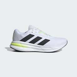 Buty Galaxy 7 Running. Białe buty do biegania adidas, bez wzorów, z materiału, bez zapięcia, do biegania. Za 239.00 zł.
