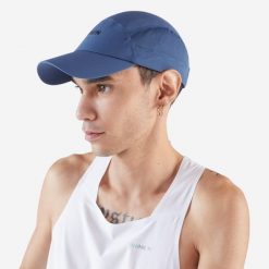 Czapka z daszkiem do biegania Kiprun V2. Niebieskie czapki z daszkiem KIPRUN, bez wzorów, z elastanu, sportowe. Za 39.99 zł.
