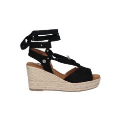 Sandały damskie Odśwież sandały czarne. Czarne sandały XTI, bez wzorów, bez obcasa, na koturnie, bez zapięcia. Za 79.34 zł.