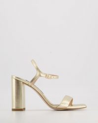 ZŁOTE SANDAŁY 0112 PELL PLATIN. Żółte sandały Venezia, bez wzorów, ze skóry, bez obcasa, bez zapięcia. Za 299.00 zł.