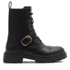 Botki JENNY. Czarne botki Jenny, bez wzorów, bez obcasa, na płaskiej podeszwie, bez zapięcia. Za 118.99 zł.