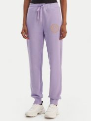 Versace Jeans Couture Spodnie dresowe 80HAAT02 CF01T Fioletowy Regular Fit. Fioletowe spodnie dresowe Versace Jeans Couture, bez wzorów, z bawełny. Za 969.99 zł.