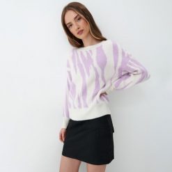 Sweter w zebrę z wełną - Fioletowy. Fioletowe swetry Mohito, l, bez wzorów, z wełny, bez ramiączek. W wyprzedaży za 69.99 zł.