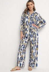 Niebieski Komplet z Wiskozą w Abstrakcyjny Wzór Koszulowa Bluzka i Spodnie Sarivone. Niebieskie bluzki Born2be, s, bez wzorów, z materiału, eleganckie, bez kołnierzyka, bez ramiączek. Za 139.99 zł.