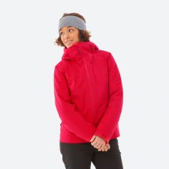 Kurtka narciarska damska Quechua 500. Czerwone kurtki narciarskie WED'ZE, na zimę, l, bez wzorów, z materiału, bez kaptura, narciarskie. Za 399.99 zł.
