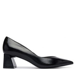 Czółenka Guess. Czarne czółenka Guess, z aplikacjami, bez obcasa, bez zapięcia. Za 584.99 zł.