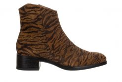 Botki Wonders D-1801 Zebra Tabac 138040, Brązowy, Skóra naturalna - 40. Brązowe botki Wonders, bez wzorów, ze skóry, eleganckie, bez obcasa, bez zapięcia. W wyprzedaży za 503.99 zł.