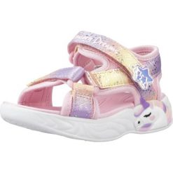 Sandały SKECHERS 302682N Rose. Czerwone sandały Skechers, bez wzorów, z tkaniny, sportowe, bez obcasa, bez zapięcia. Za 225.50 zł.