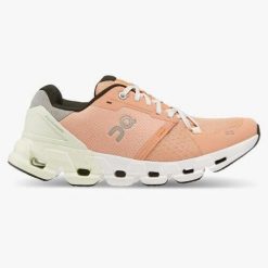 Damskie buty sportowe twarde podłoże CLOUDFLYER 4. Czerwone buty do biegania On Running, bez wzorów, z dzianiny, bez zapięcia, do biegania. Za 738.00 zł.