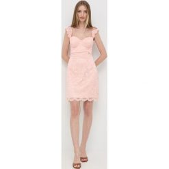Guess sukienka kolor pomarańczowy mini dopasowana. Brązowe sukienki Guess, m, z aplikacjami, bez kołnierzyka, bez ramiączek, mini, dopasowane. Za 689.99 zł.