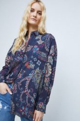 Medicine koszula damska relaxed z kołnierzykiem klasycznym. Koszule MEDICINE, l, bez wzorów, klasyczne, bez kołnierzyka, bez ramiączek. Za 139.90 zł.