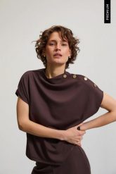 Bluza z dodatkiem modalu brązowa. Brązowe bluzy MOODO, l, bez wzorów, z elastanu, bez ramiączek, bez kaptura. Za 99.99 zł.