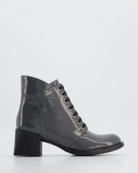 SZARE BOTKI NA OBCASIE 012-114 GREY. Szare botki Venezia, bez wzorów, ze skóry, bez obcasa, na obcasie, bez zapięcia. Za 319.00 zł.