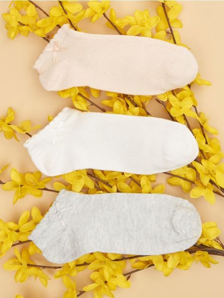 Skarpetki 3 pack - wielobarwny. Skarpetki Sinsay, bez wzorów. Za 12.99 zł.