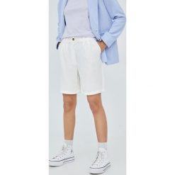 JDY szorty damskie kolor biały gładkie high waist. Białe szorty JDY, bez wzorów, z tkaniny. Za 99.99 zł.