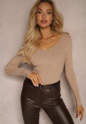 Ciemnobeżowy Sweter o Klasycznym Fasonie w Drobne Prążki Vorida. Brązowe swetry Renee, s, bez wzorów, z jeansu, casualowe, bez ramiączek. Za 39.99 zł.