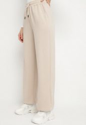 Beżowe Spodnie Dresowe Szerokie z Wiskozą Elaniris. Brązowe jeansy Born2be, bez wzorów, z dresówki, eleganckie. Za 69.99 zł.
